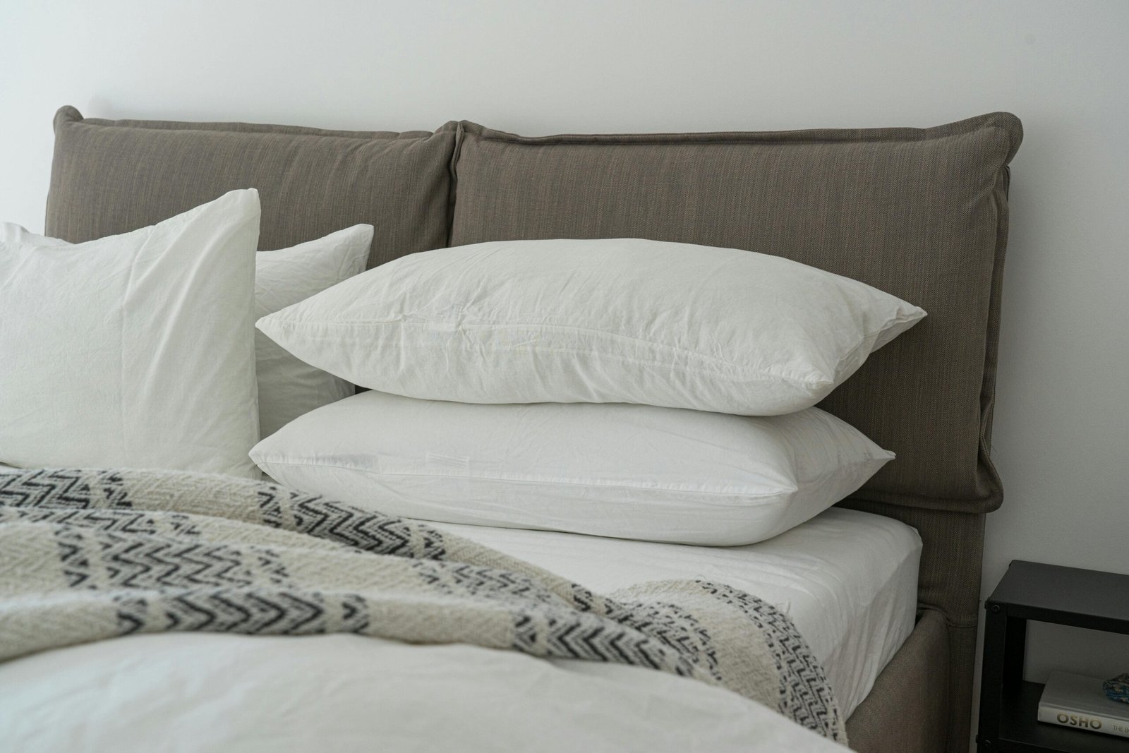 What Is A Standard Pillow Size? (Ultimate Guide 2025)